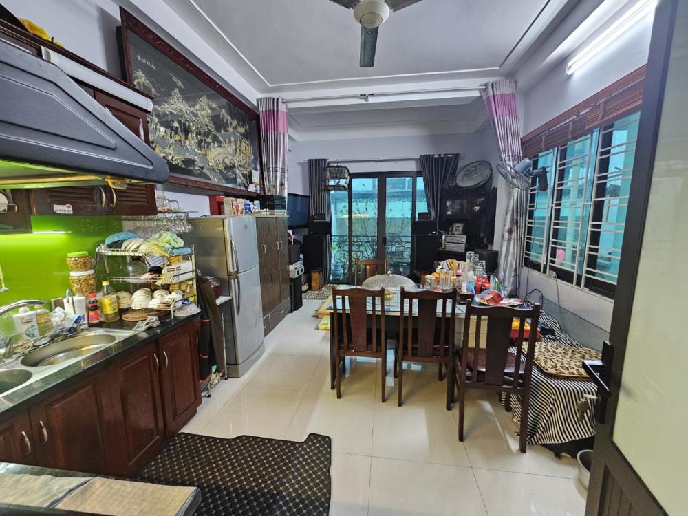 Bán nhà riêng 35m2 tại Thái Thịnh, Đống Đa, nhà lô góc gần phố