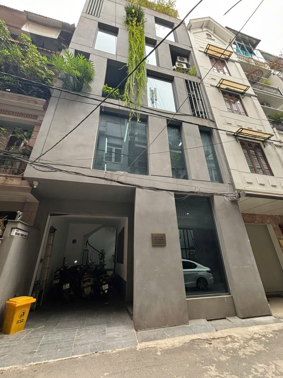 Cho thuê nhà ngõ oto tránh ngõ 106 hoàng quốc việt - dt 60m2 - 6 tầng - giá 36tr
