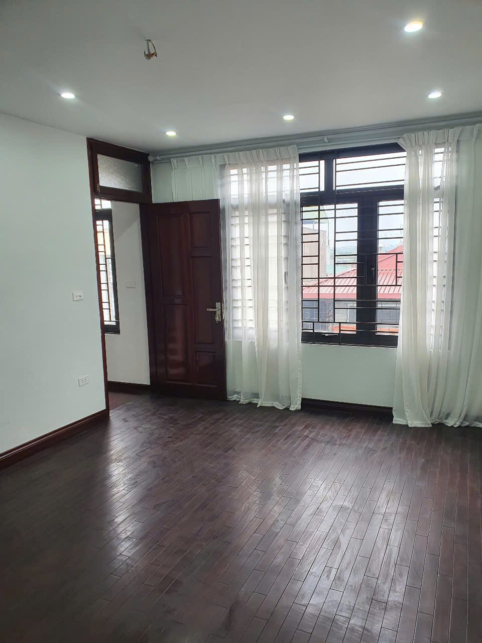 Bán nhà mặt phố Yên Phụ 26m2 giá 9,3 tỷ quận Tây Hồ tiện kinh doanh