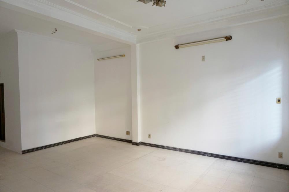 Góc 2 mặt tiền, Nguyễn Thị Thập Q7, DT 10 x 25m, trệt, 260tr/tháng