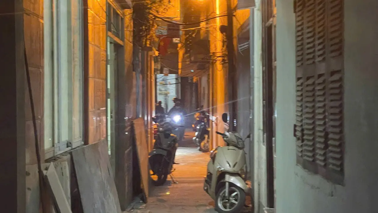 Bán nhà riêng 34m2 đường Khâm Thiên, Đống Đa, 6 phòng ngủ, vị trí đắc địa