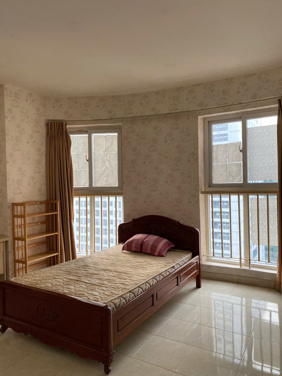 Cho thuê căn hộ chung cư Cảnh Sát 113 Trung Kính, 3 ngủ 130m2 giá 13 triệu