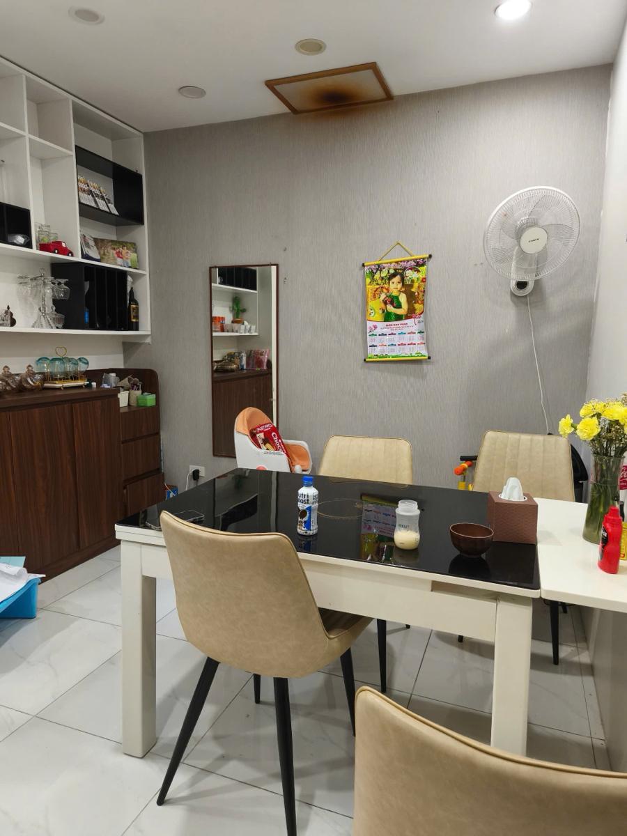 Bán căn hộ chung cư 77m2 ngõ 28 Xuân La quận Tây Hồ giá 6,1 tỷ full nội thất