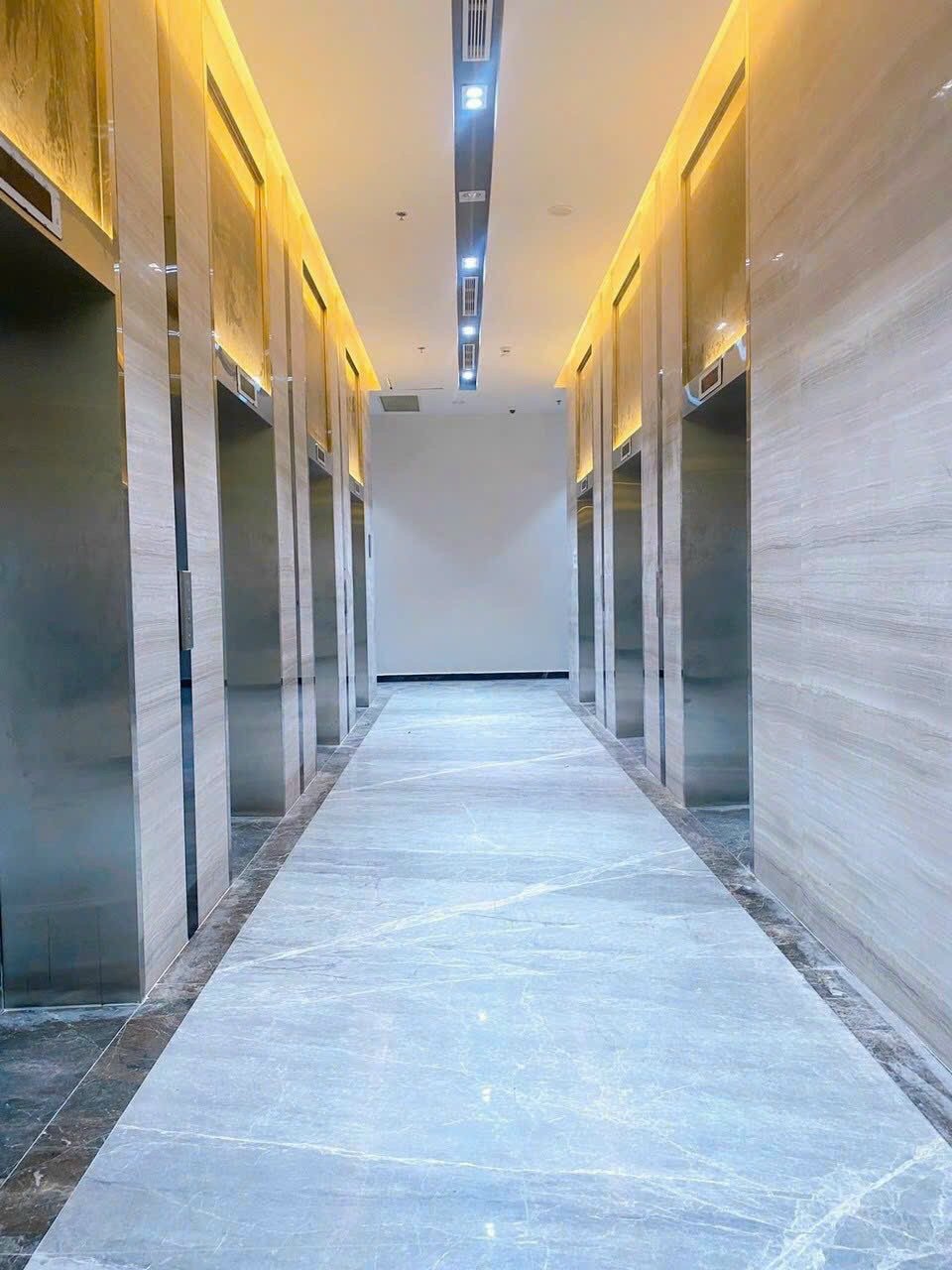 Chính chủ bán gấp căn hộ 83m2 lầu 8 mặt tiền đường Thống Nhất kế Làng Đại Học