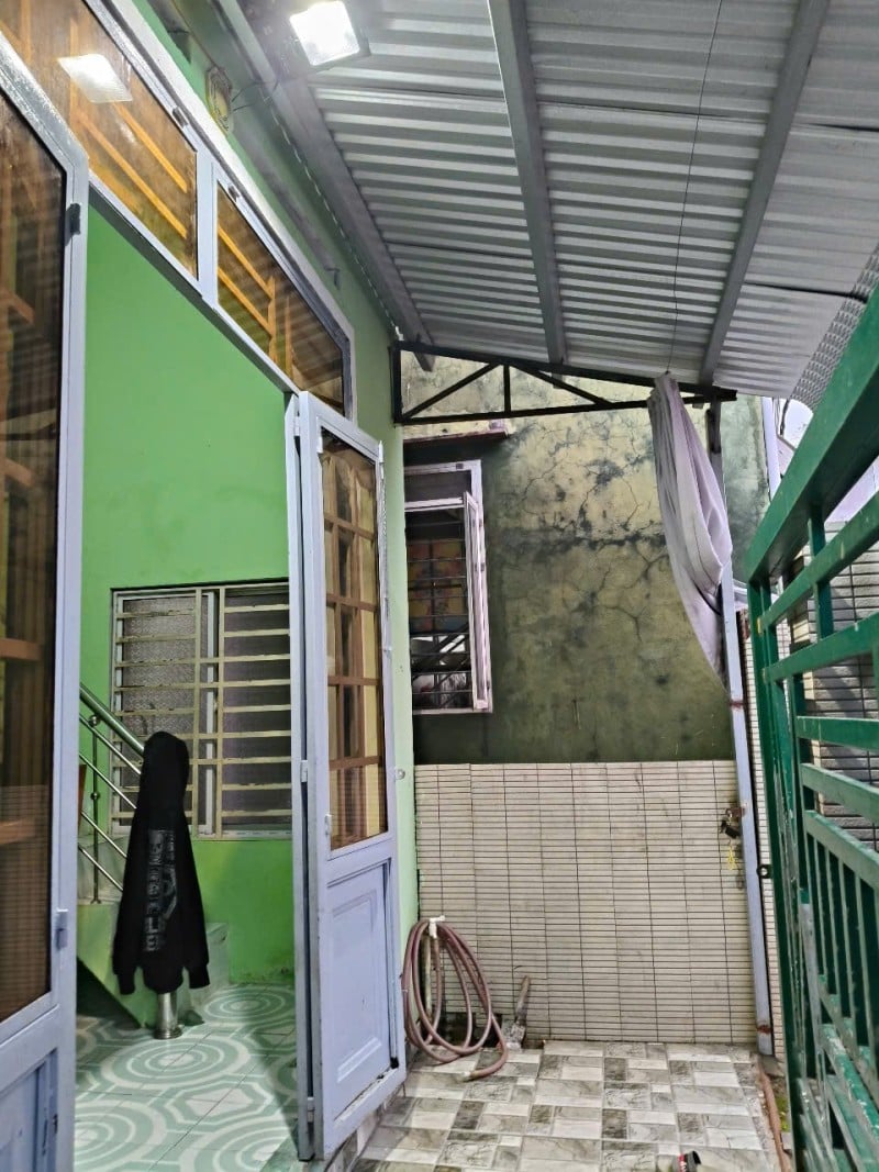 Siêu rẻ, nhà gần mt Ng Lương Bằng, lô góc, 62m2, ngang to 6m, giá chỉ 1.8x tỷ
