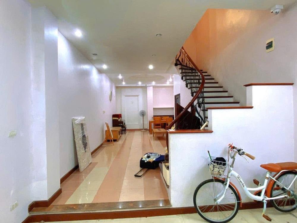 Bán gấp nhà Nguyễn Chí Thanh 63m2, phân lô, ô tô đỗ cửa