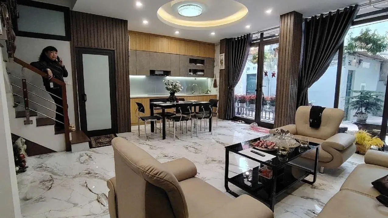Bán nhà riêng 48 m2 đường Việt Hưng, quận Long Biên, Hà Nội, ô tô đỗ cổng