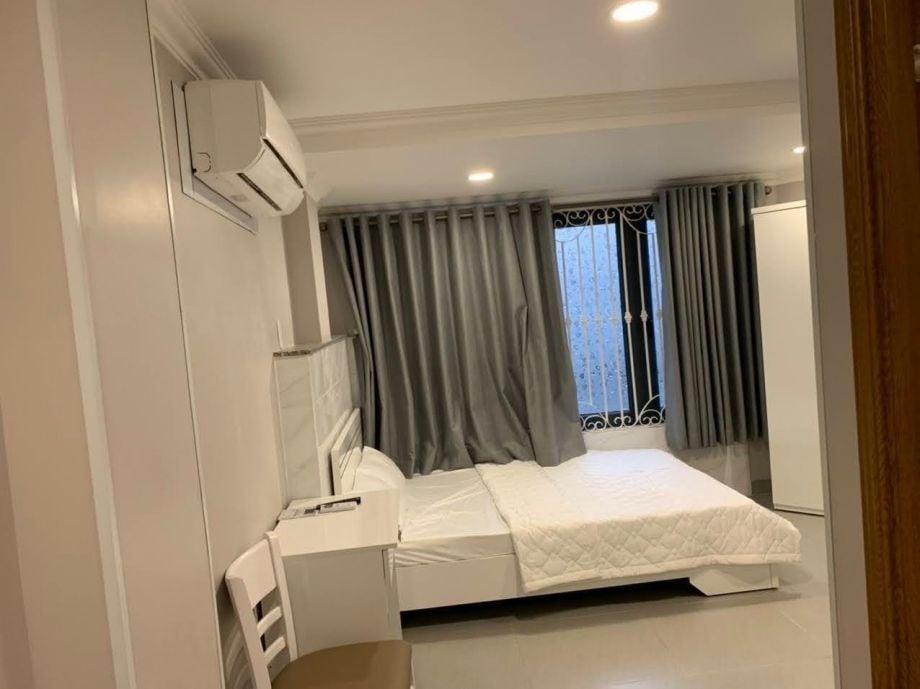 Bán nhà hẻm 85 4 tầng, sổ nở hậu, cách mặt tiền Huỳnh Tấn Phát 50, sát chợ Tân Thuận, 68m2, tặng toàn bộ nội thất vào ở ngay