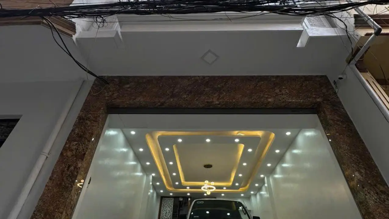 Bán nhà riêng 40m2 đường Nguyễn Đình Hoàn, Cầu Giấy thang máy, ô tô kinh doanh