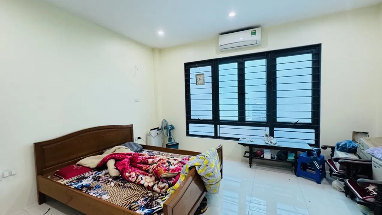 Bán nhà riêng 33m² đường Đức Giang, Long Biên, nhà đẹp, ô tô đỗ cửa