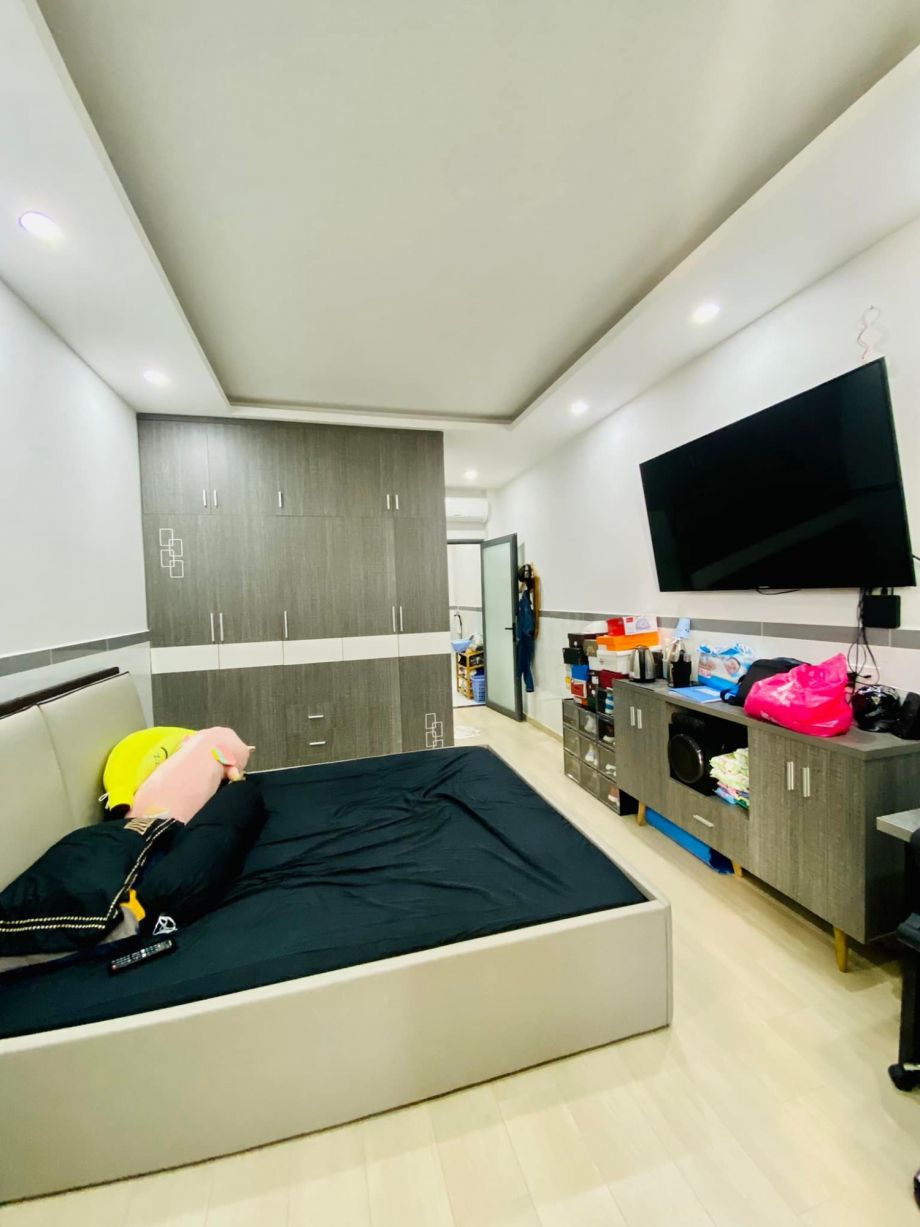 Bán nhà phân lô ngõ 80 Trung Kính, Diện tích 70 m2 x 5 tầng thang máy, mặt tiền 5.1m SĐCC
