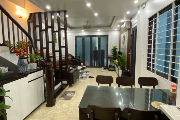Có 102! Phố Hoàng Văn Thái, ôtô tránh, vỉa hè, thang máy, ở sướng, gần nhiều tiện ích, 80.3m2*5T