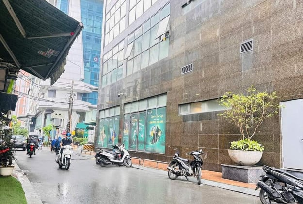 Bán nhà riêng 104m2 đường Lê Văn Lương Quận Thanh Xuân vị trí đẹp vỉa hè ô tô kinh doanh
