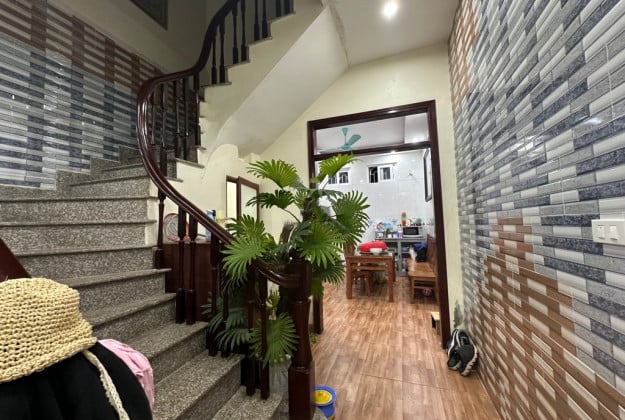 Chính chủ bán nhà Xuân Đỉnh, vị trí đẹp, ngõ thoáng, gần UBND, DT 42m² x 5T, MT 4m, giá 7.25 tỷ