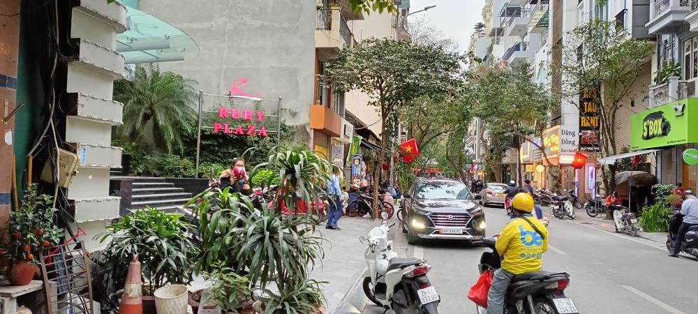 Bán nhà 3 tầng, 65m2, mặt phố Lê Ngọc Hân, quận Hai Bà Trưng, giá tốt