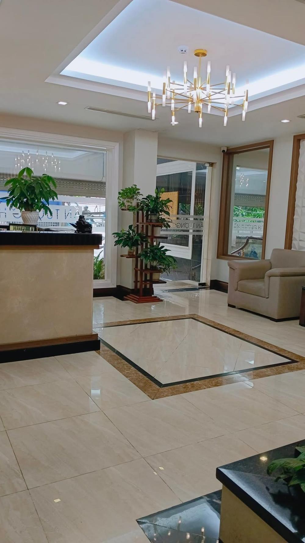 Bán khách sạn 150m2 Nguyễn Khoái, Hai Bà Trưng, 8 tầng, có thang máy