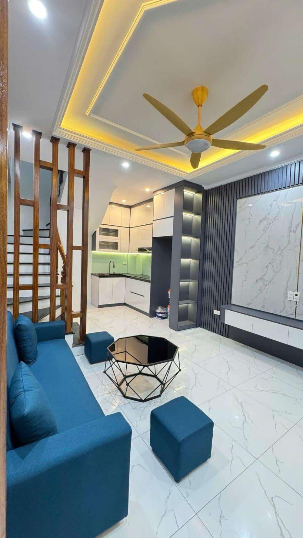 Bán nhà Phạm Ngọc Thạch, Đống Đa, giá 6.1 tỷ, có sân để xe, nội thất cao cấp