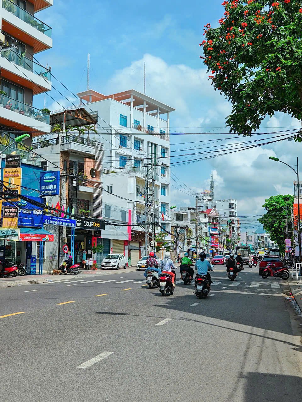 Bán nhà phố 3 tầng đường 2/4 phường Vạn Thạnh, Nha Trang, 80m2 giá 12.3 tỷ