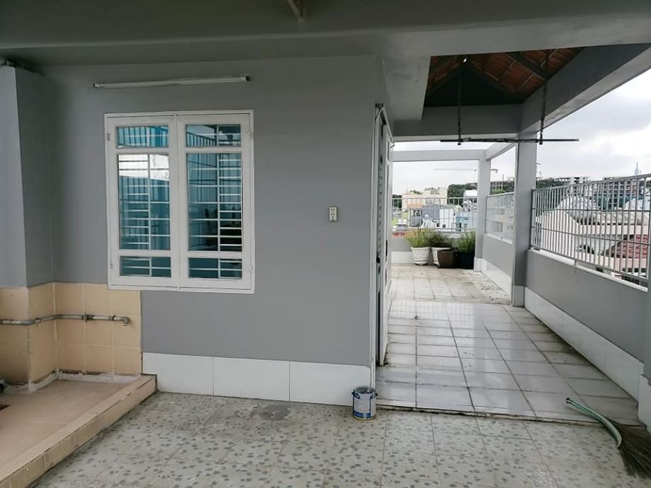 Bán nhà Lạc Long Quân, Quận Cầu Giấy, ô tô tránh, lô góc, kinh doanh tốt với diện tích 40m2