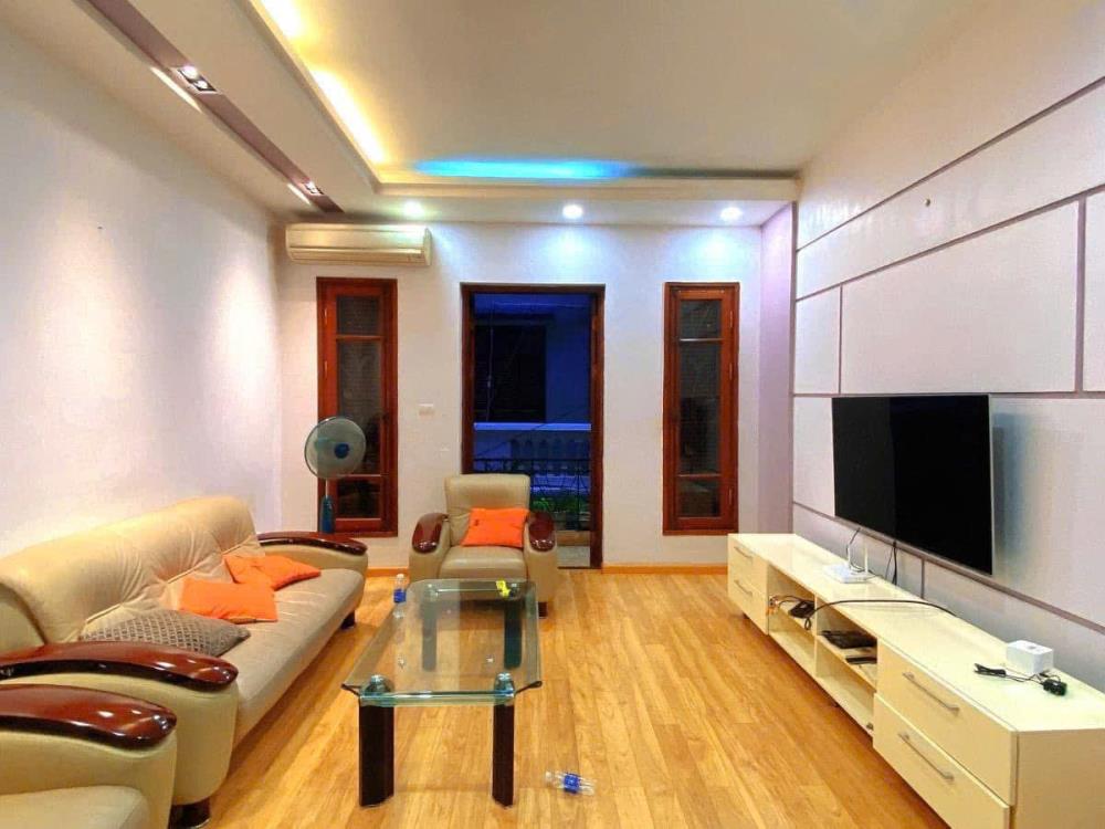 Bán nhà Huỳnh Thúc Kháng, Đống Đa, phân lô 63m² x 5 tầng, ô tô vào nhà, giá 16.8 tỷ