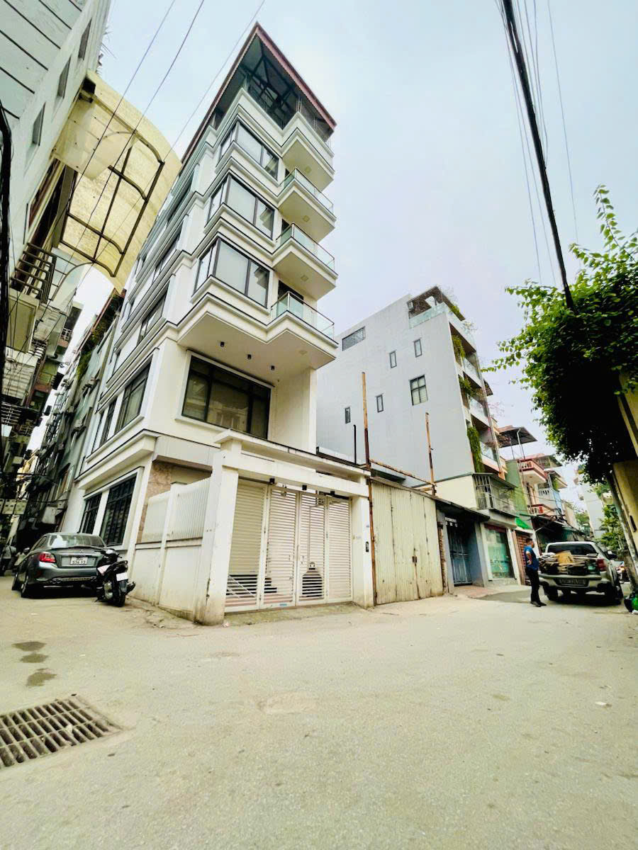 Bán nhà hiếm đẹp lô góc, thang máy, full nội thất xịn tại Lạc Long Quân, Tây Hồ, Hà Nội
