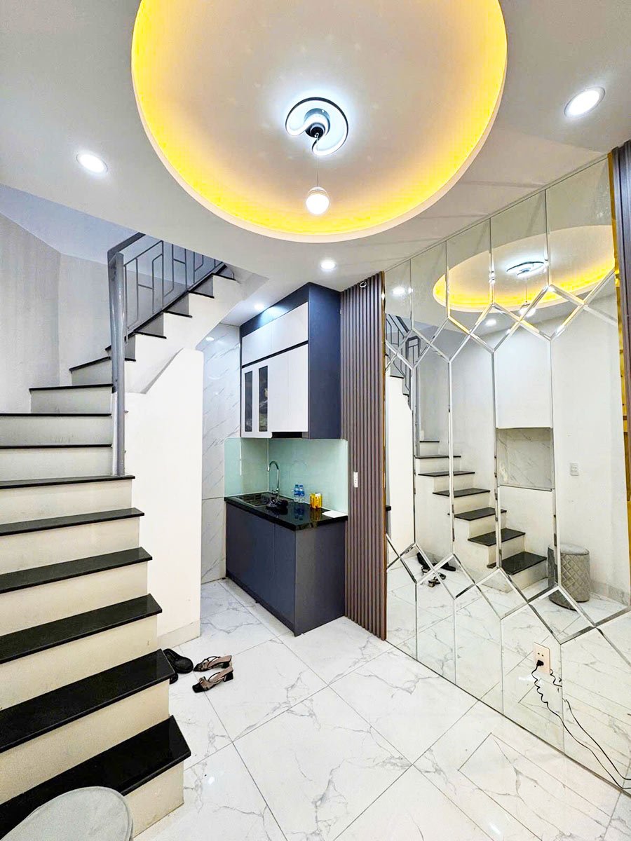 Bán nhà 15m2 La Thành, Đống Đa, ngõ thông thoáng, giá nhỉnh 2 tỷ