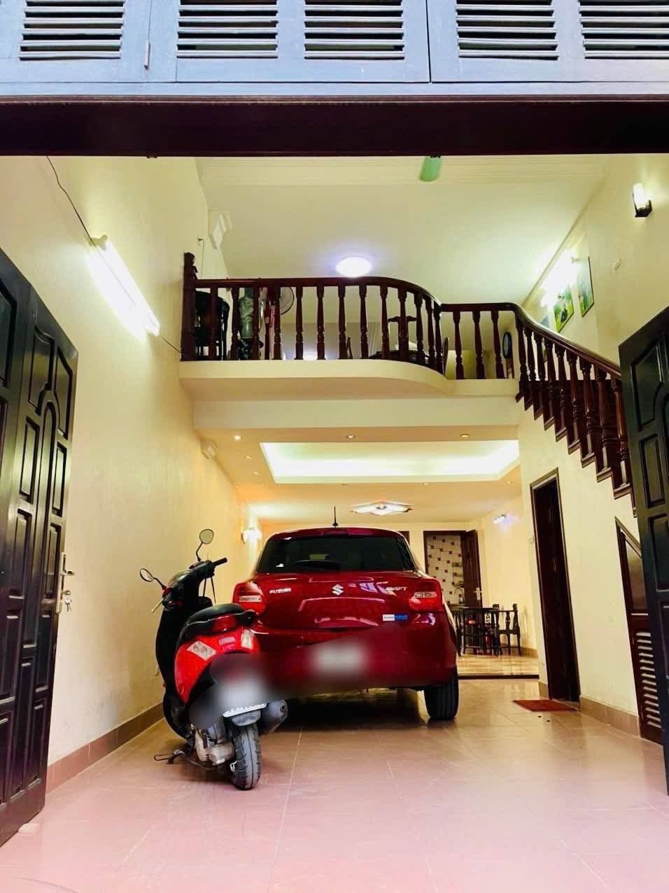 Bán nhà 83m2 Hoàng Quốc Việt, Cầu Giấy, gara ô tô, nhà 5 tầng, giá 17,7 tỷ