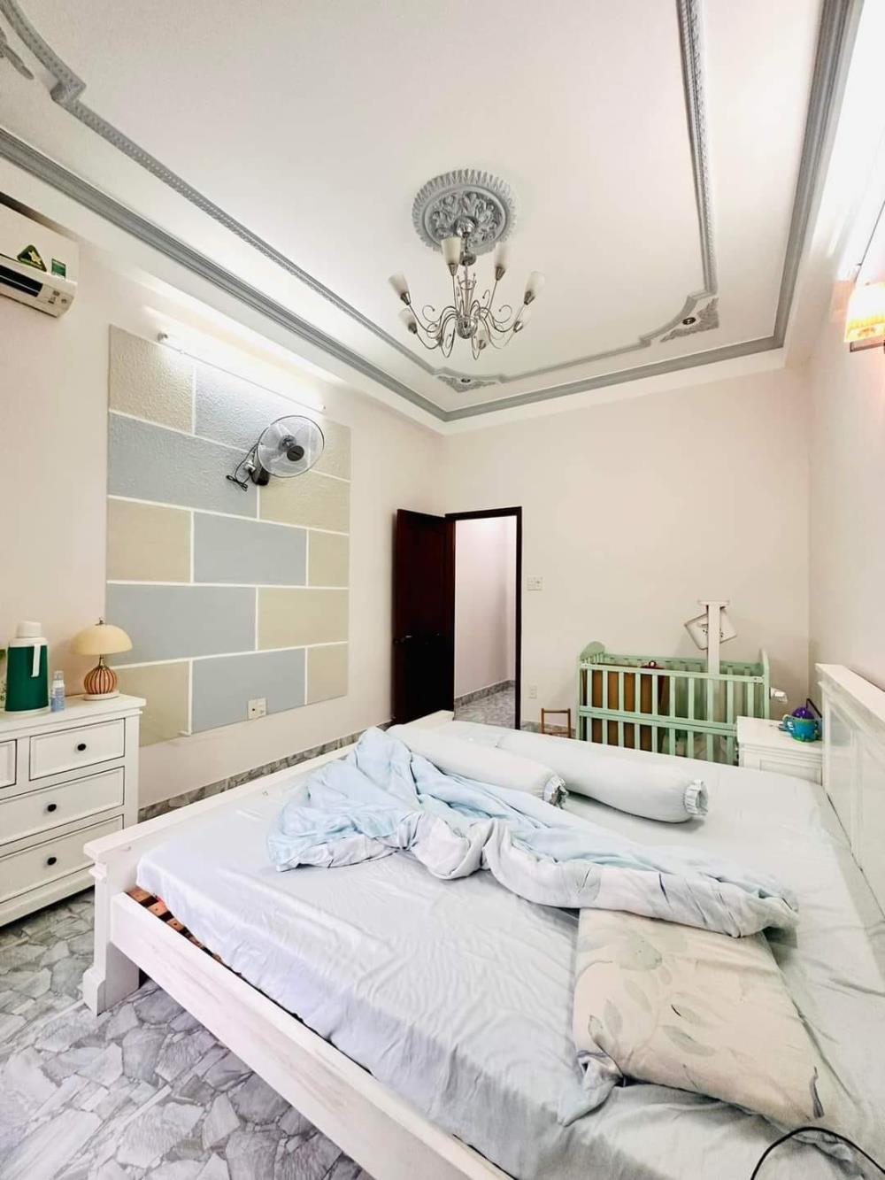 Bán nhà 3 lầu 1 trệt, móng cọc 16m, khu Go Dĩ An gần BigC, giá chỉ 8,5 tỷ