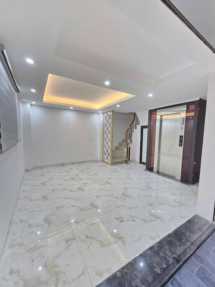 Bán nhà 42m, 6 tầng tại Thái Hà, Đống Đa - Lô góc, thang máy, có nội thất, giá tốt