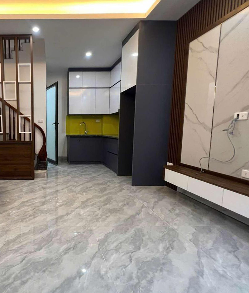 Bán nhà 30m2 Tân Mai, Quận Hoàng Mai, ô tô đỗ cổng, full nội thất, giá nhỉnh 6 tỷ