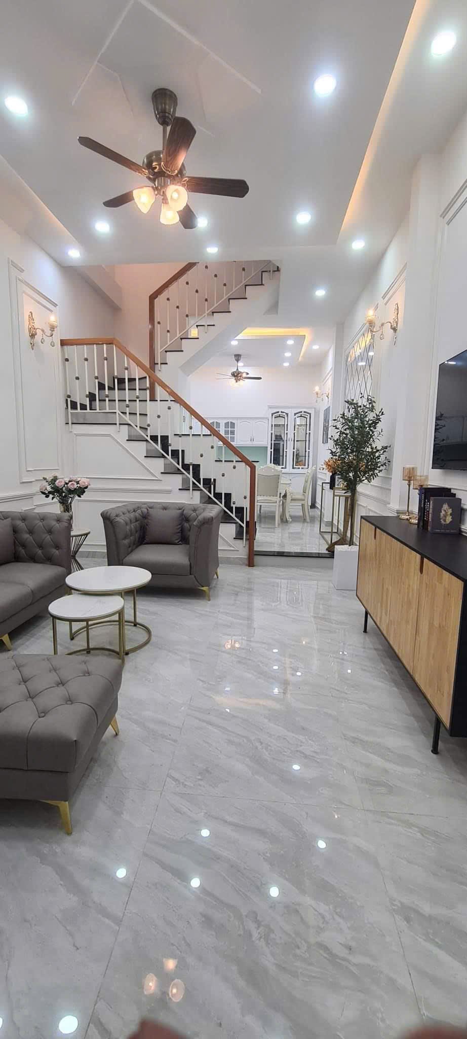 Bán nhà 5 tầng mới đẹp, 5 phòng ngủ, gần mặt tiền Hà Huy Giáp, quận 12, chỉ 5.65 tỷ