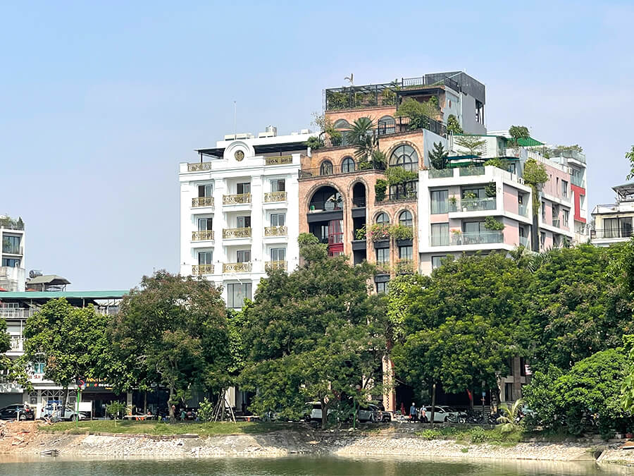 Bán tòa văn phòng 10 tầng mặt hồ Ba Mẫu, diện tích 390m2, mặt tiền 14m, giá 250 tỷ