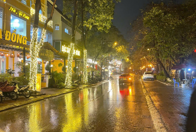 Bán tòa nhà 10 tầng thang máy, mặt phố trung tâm Văn Quán, Hà Đông