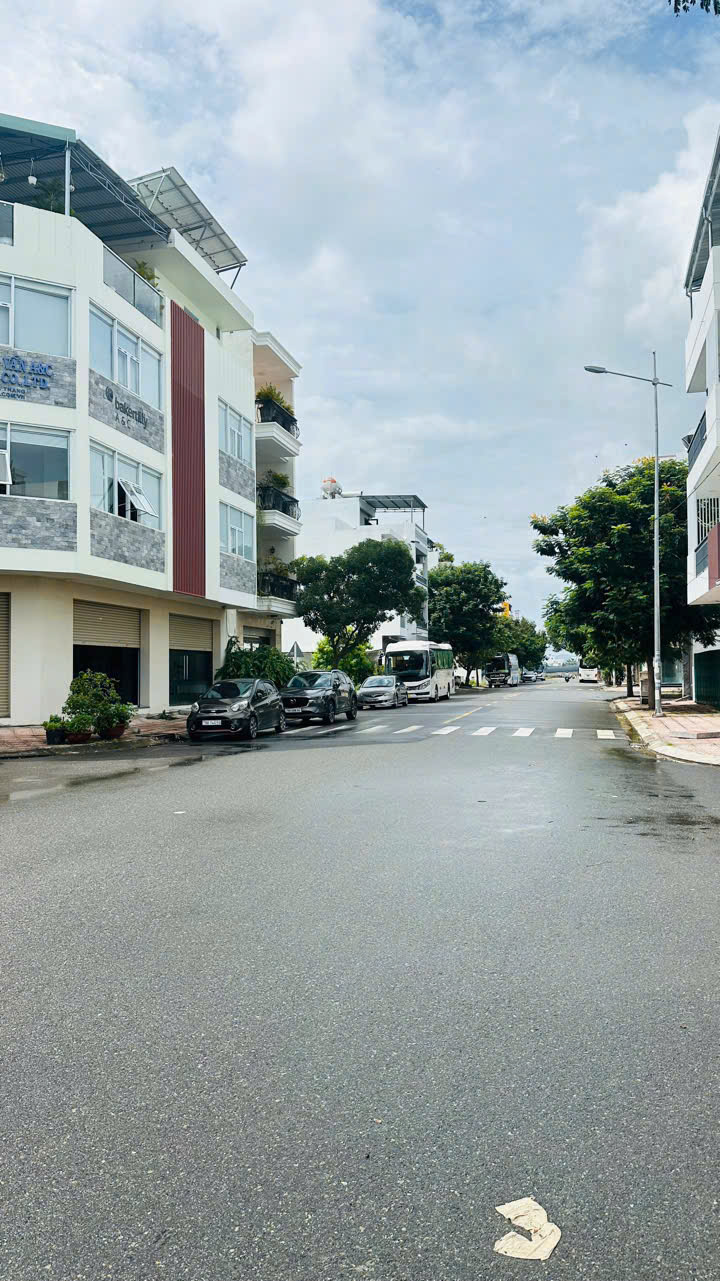Bán nhà mặt tiền đường số 13, khu đô thị Phước Hải, Nha Trang, diện tích 100m2