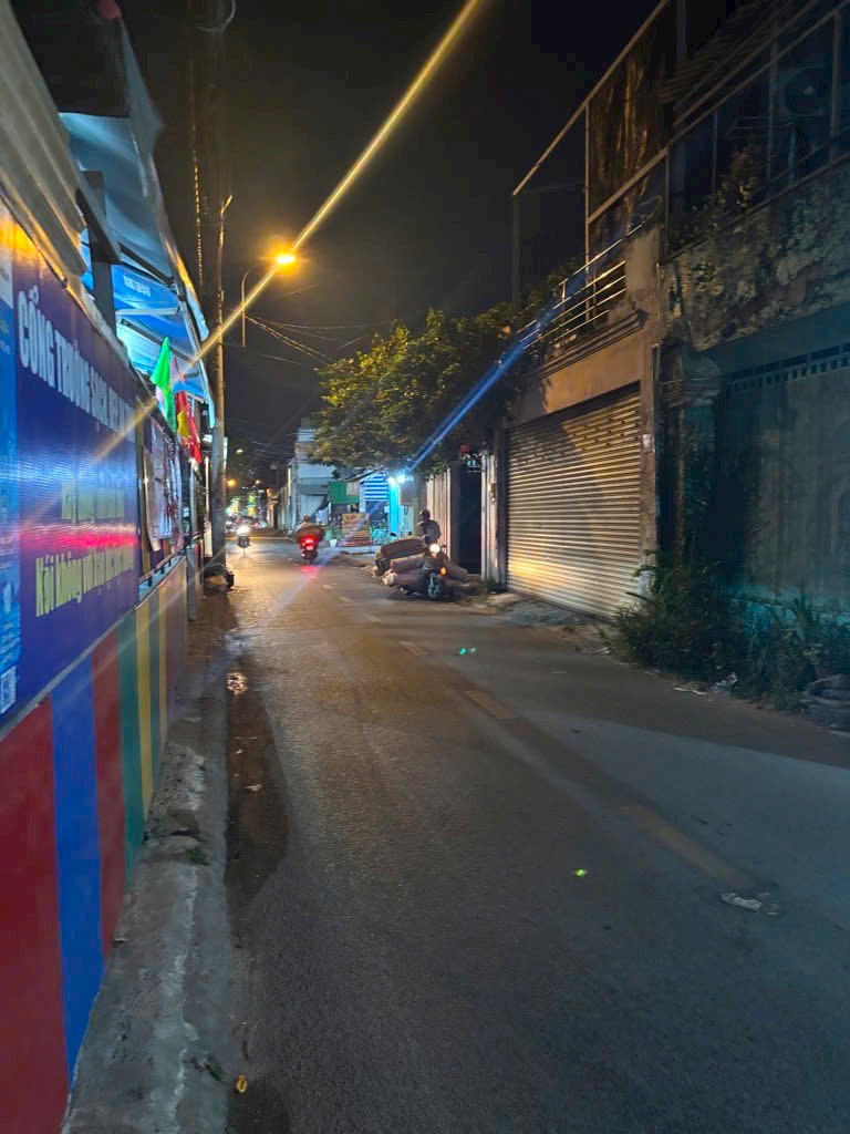 Bán nhà 2 tầng mặt tiền kinh doanh, Bình Tân, giá tốt, sổ hồng riêng