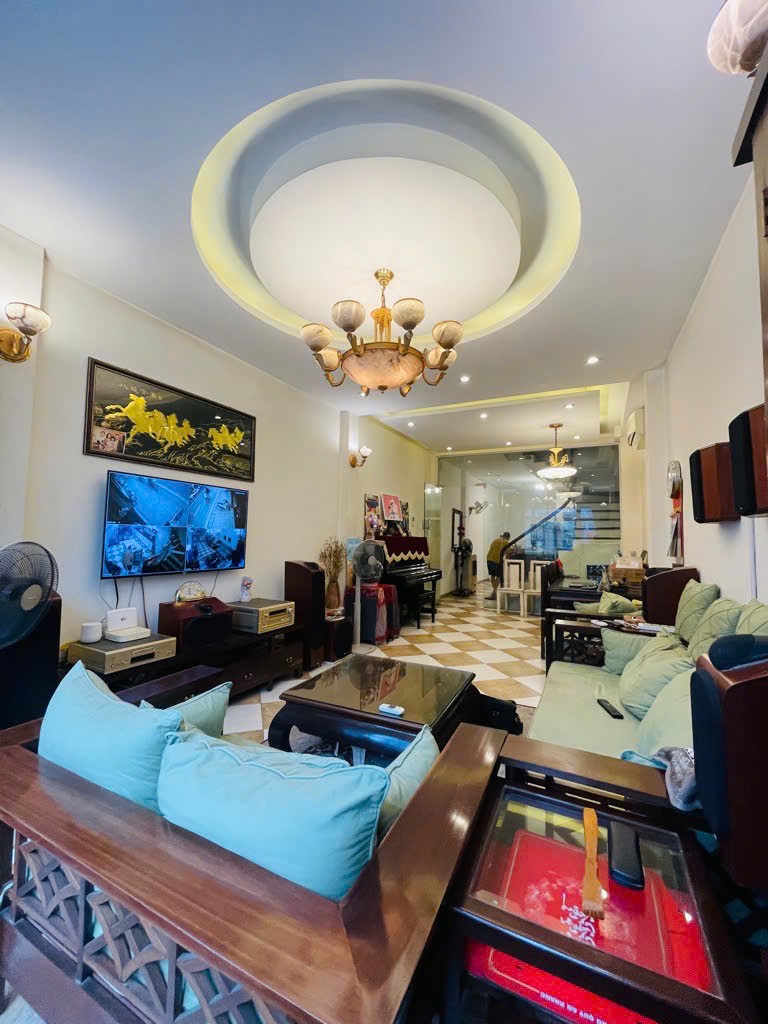 Bán nhà phố 65m2 Nguyễn Lương Bằng, Đống Đa, Hà Nội, thuận tiện kinh doanh, giá chỉ 31 tỷ