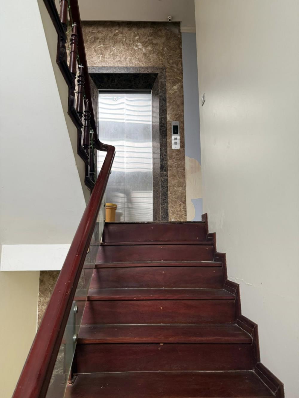 Bán building mặt phố Lạc Long Quân, Tây Hồ, Hà Nội, 63m2 x 8 tầng, giá chỉ 44 tỷ