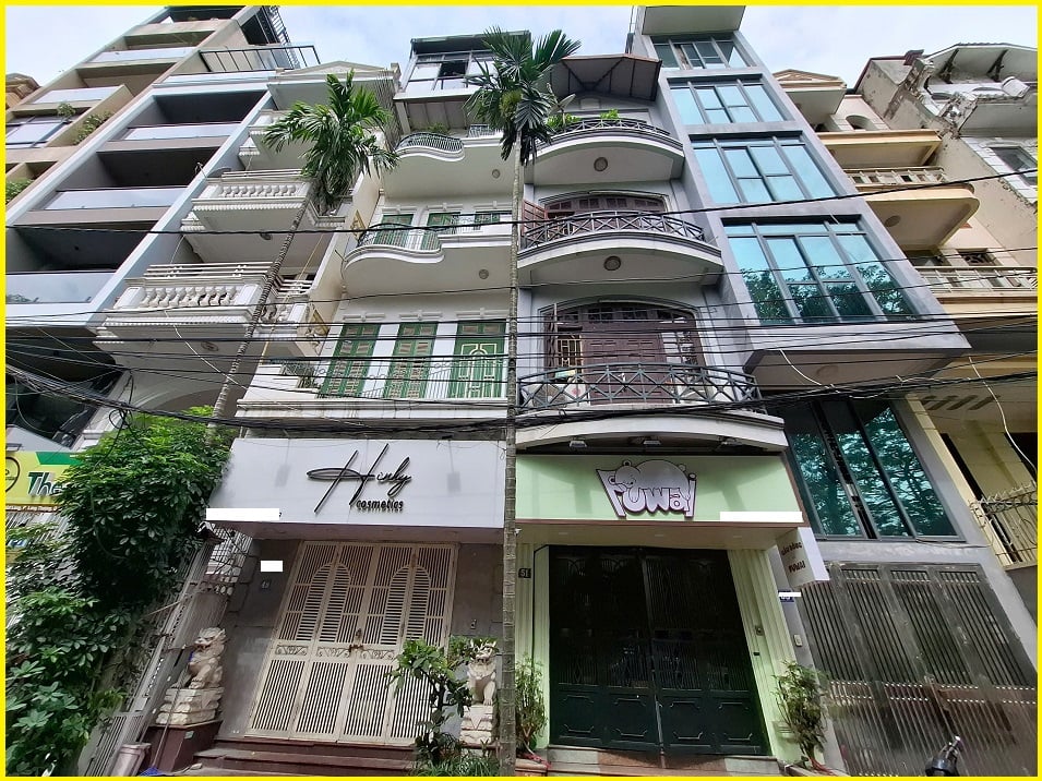 Bán nhà 68m2 Chùa Láng, Đống Đa, mặt hồ, thang máy, giá 32.9 tỷ