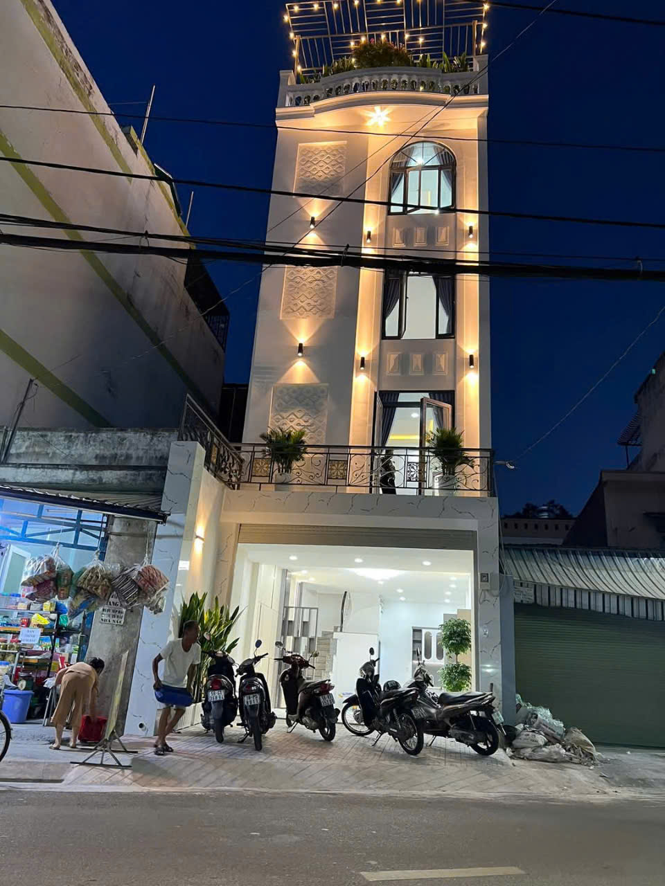 Bán nhà mặt tiền đường Huỳnh Thị Hai, quận 12, nội thất cao cấp, giá 7.9 tỷ
