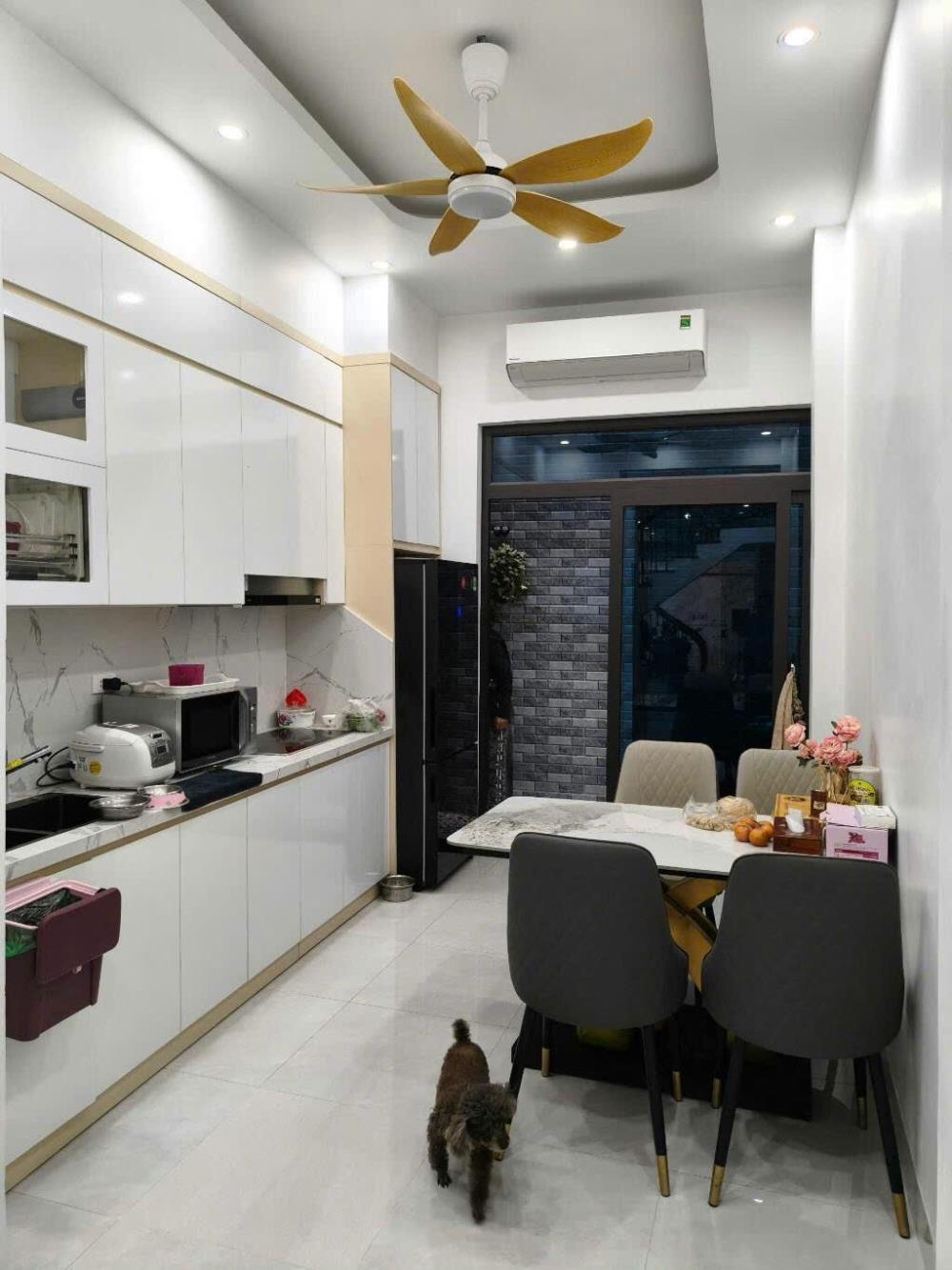 Bán nhà riêng Nguyên Hồng, Ba Đình, 45m2, 5 tầng, đầy đủ nội thất, giá cả thương lượng