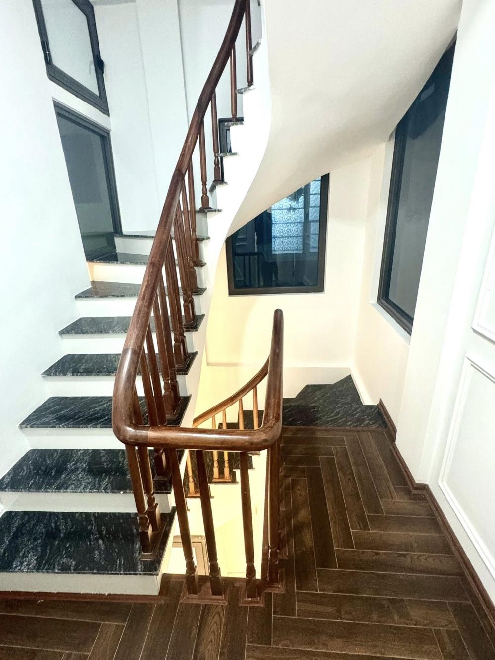 Bán nhà Ngọc Hà, Ba Đình, Hà Nội, Căn góc 34m2, 5 tầng, nội thất tân cổ điển, gần hồ