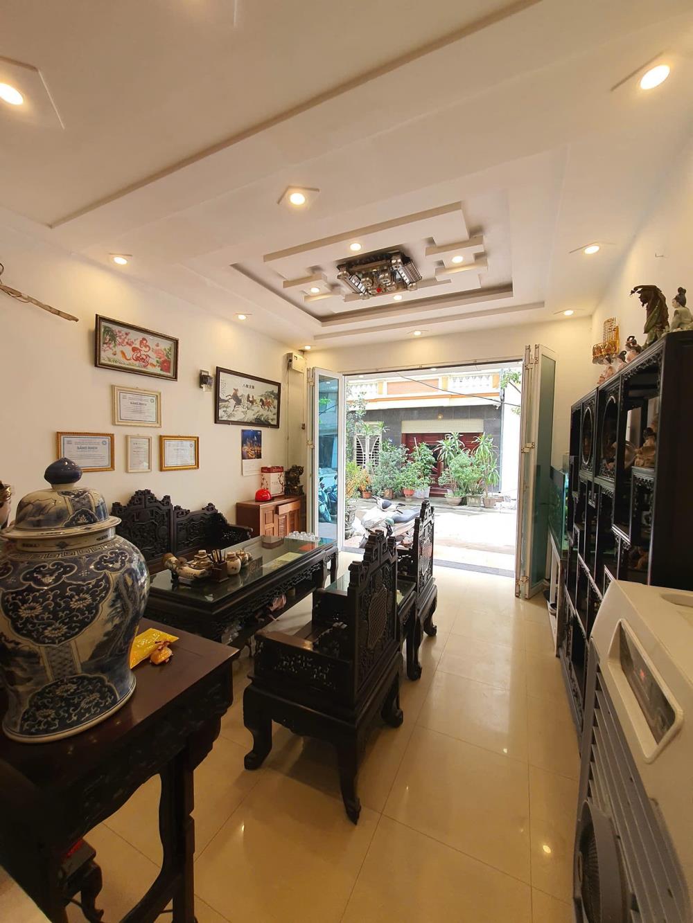 Bán nhà phân lô quận Tây Hồ, nhà 5 tầng, 50m², mặt tiền 4.5m, vỉa hè, ô tô, giá 15.5 tỷ