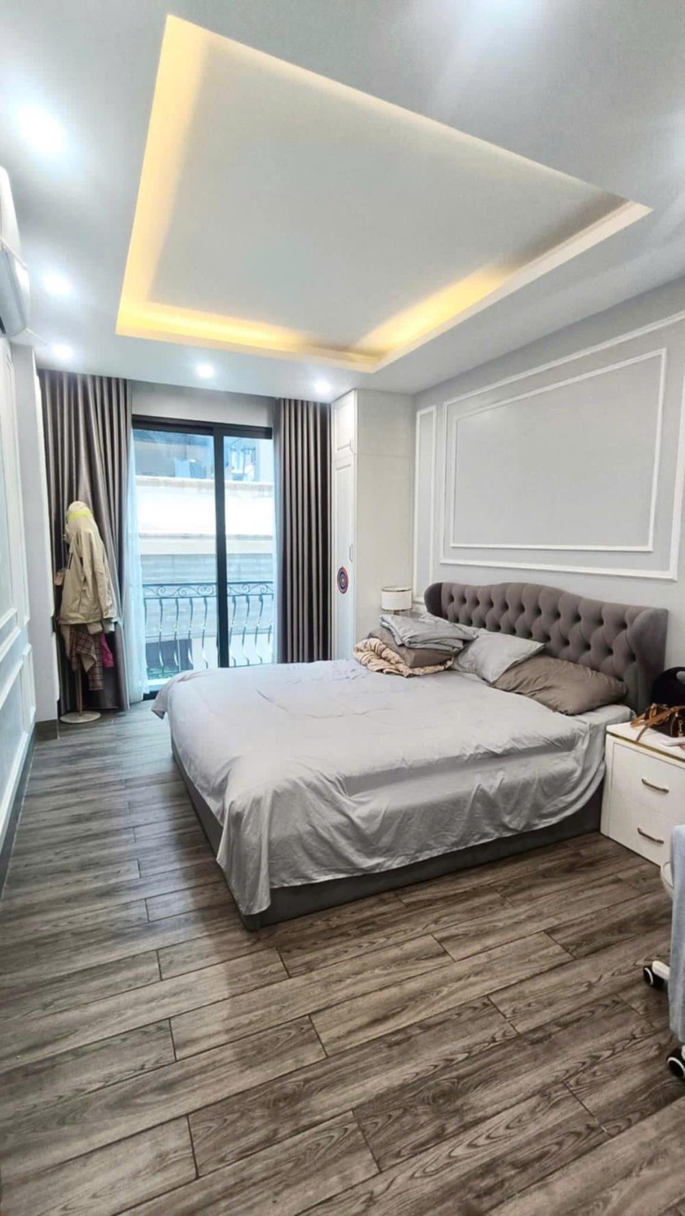Bán nhà tại Chùa Láng, 60m2, 7 tầng thang máy, giá 23.8 tỷ