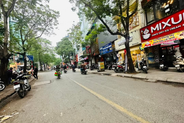 Bán nhà mặt phố Chùa Láng, Đống Đa, 80m2, giá 39.9 tỷ, Vị trí kinh doanh sầm uất