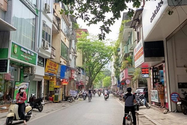 Bán nhà mặt đường Yên Phụ, Tây Hồ, 68m2, giá 26 tỷ, Kinh doanh sầm uất, view Hồ Tây đẹp
