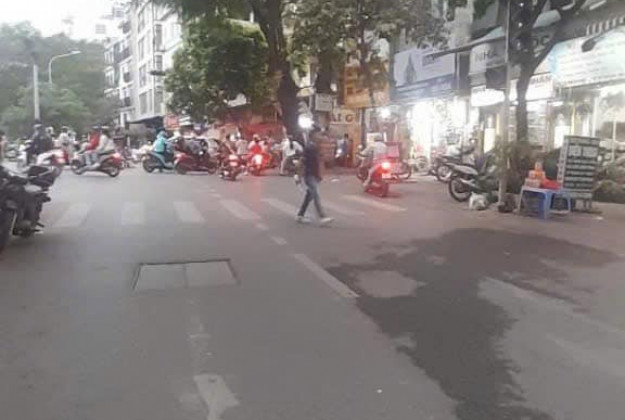 Nhà mặt đường Nguyễn Khang, Cầu Giấy, 55m², 4 tầng, giá 30 tỷ, vị trí đẹp kinh doanh sầm uất