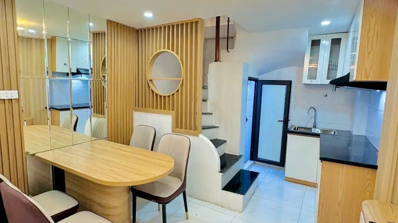 Bán nhà mặt tiền Hồng Bàng, Nguyễn Thị Minh Khai, trung tâm Nha Trang, 1 trệt 3 lầu, 3 phòng ngủ