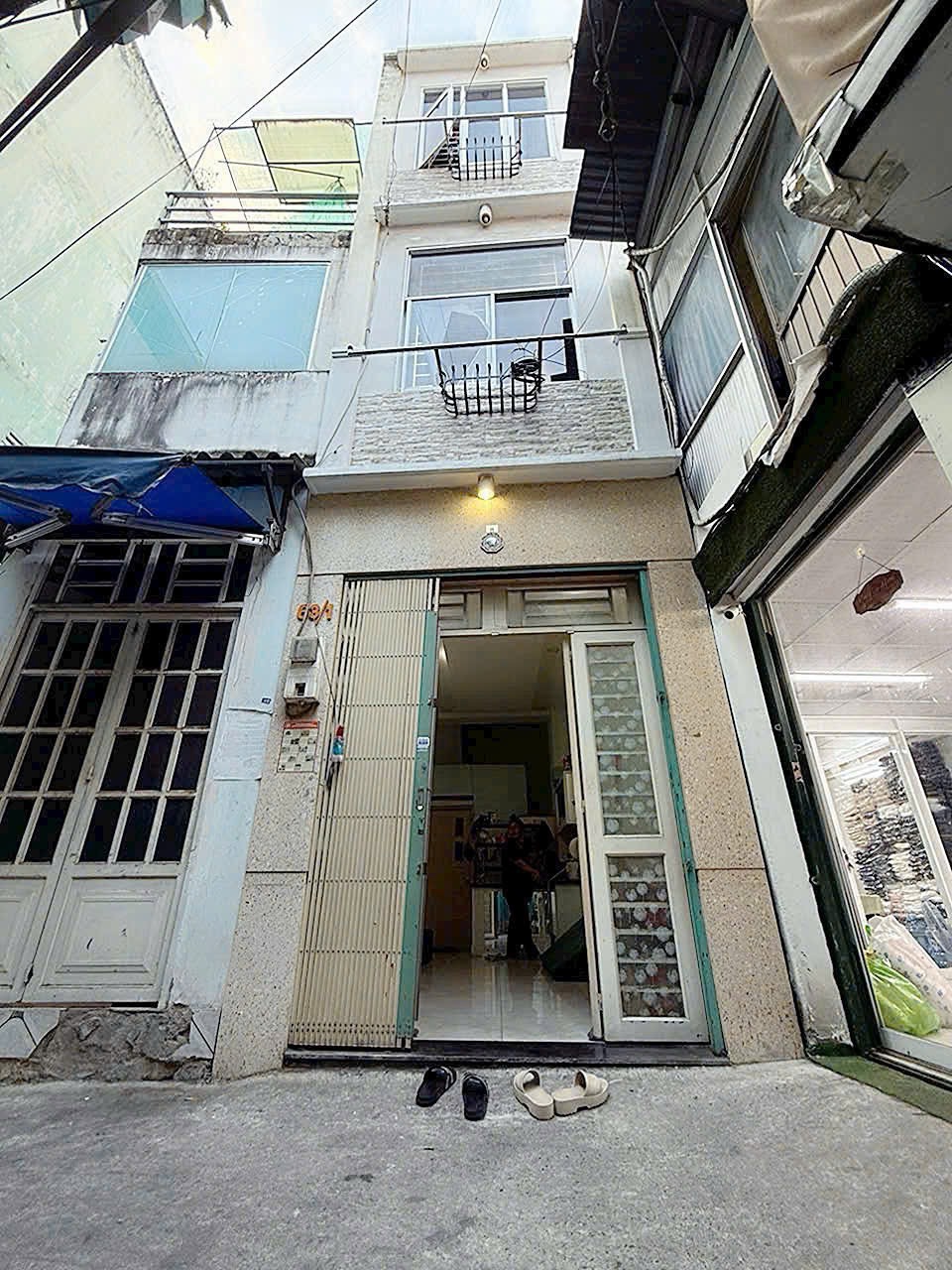 Bán nhà Bà Hạt, Q.10, hẻm 3m, 21m2, 3 tầng, 2 phòng, 3 WC, chỉ 3.7 tỷ