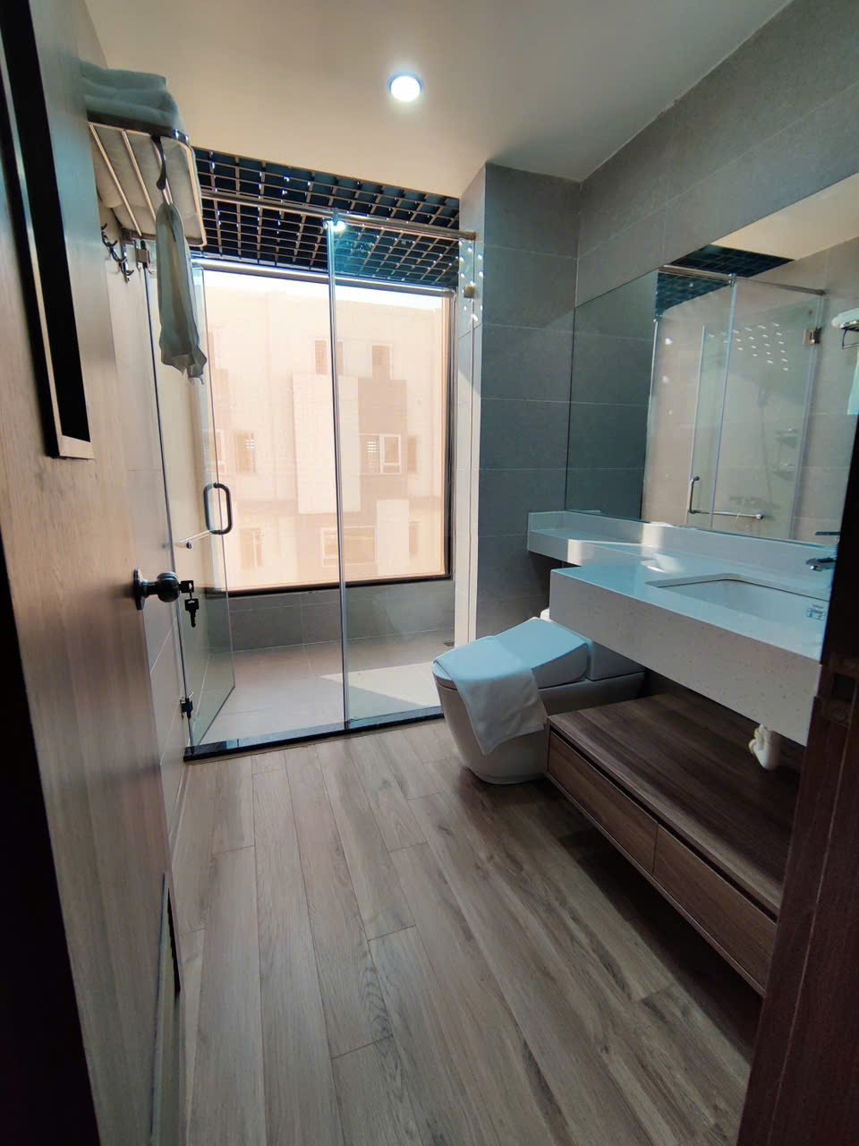 Cho thuê căn hộ 1 phòng ngủ rộng rãi 45m² tại KĐT Waterfront, giá 8 triệu/tháng