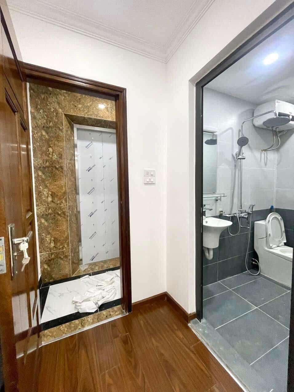 Bán nhà lô góc 6 tầng, 35m², thang máy tại Hoàng Quốc Việt, Cầu Giấy, Giá chỉ 7.95 tỷ